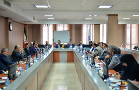 تمایل صادرکنندگان به بازگشت مکانیزم صرافی در مبادلات ارزی/ پیامک خبر موافقت رییس‌جمهور با خرید و فروش توافقی ارز در صرافی‌ها دست به دست می‌شد