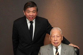 پیرترین میلیاردر دنیا در ۱۰۰ سالگی هر روز سرکار می‌رود