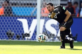 پسر پرسپولیس در حال مذاکره با مدیران استقلال