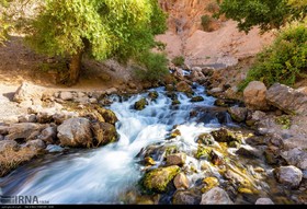 آبشار آتشگاه واقع در شهرستان لردگان سر منشا رودخانه خرسان و یکی از سرچشمه های رودخانه کارون