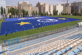 عکس|رونمایی از پرچم بزرگ استقلال برای بازی با الدحیل