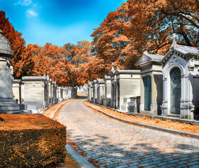 نمای از قبرستان Pere Lachaise در پاریس