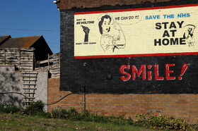 گرافیتی از جان دوه در بریستول، انگلستان