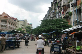 دستور عجیب برای میلیونرهای کامبوج در پوشیدن لباس یک دست