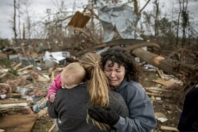گرباد هولناک در کنتاکی دست کم ۱۰۰ نفر را کشته