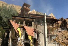 ویلاهای مجلل حاشیه رودخانه ها را تخریب می کنید؛ چرا به کسانی که مجوز ساخت اینها را داده اند کار ندارید؟