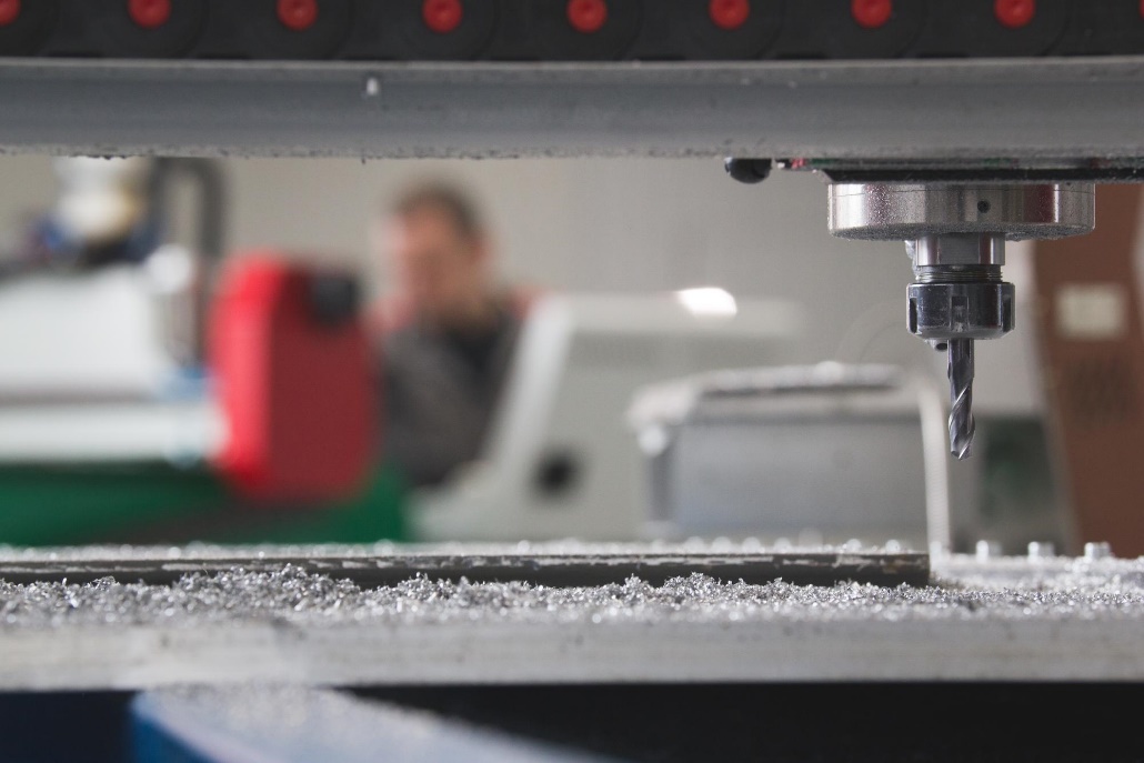 پتانسیلهای شغلی و درآمدزایی با دستگاه CNC در صنعت مدرن