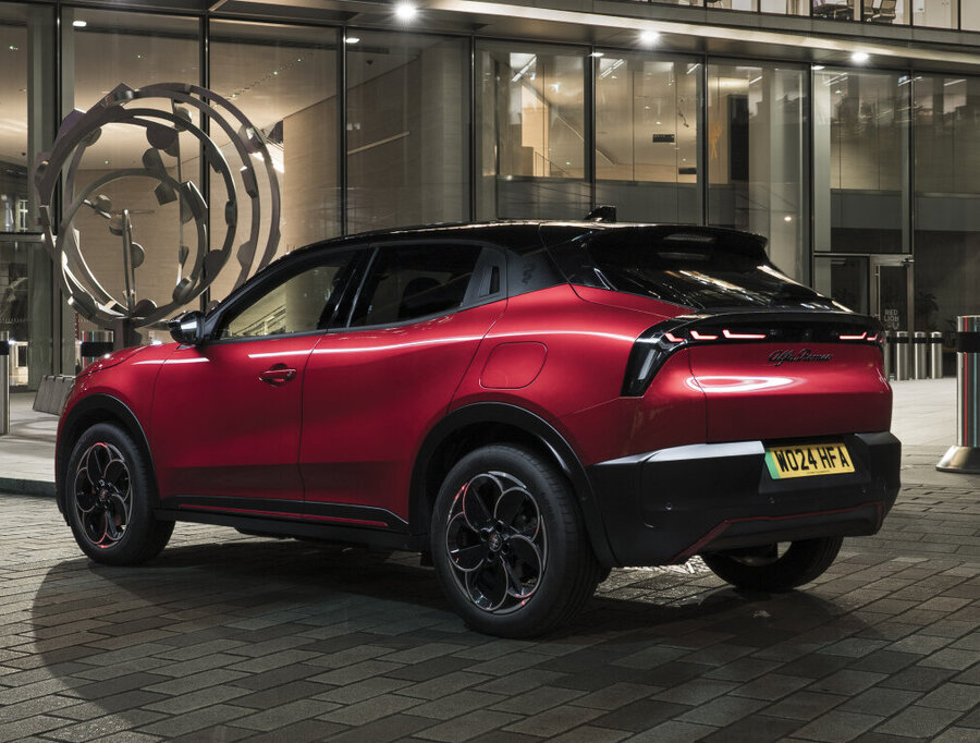 مشخصات و قیمت خودروی برقی آلفارومئو جونیور را ببینید