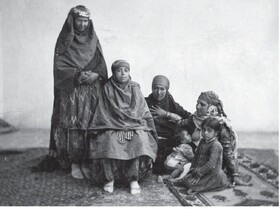 گزارش تصویری با سفر به عصر قاجار؛ از ناصرالدین‌شاه تا پوشش زنان قاجاری