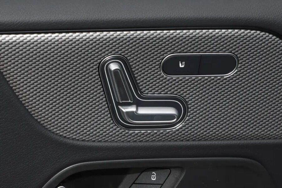 شاسیبلند مرسدس بنز با موتور ۱۳۰۰ سیسی در راه ایران + تصاویر