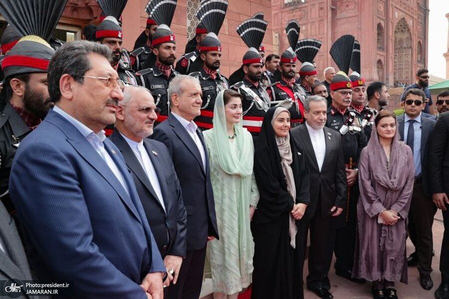 تصاویر رئیس جمهوری در آرامگاه اقبال لاهوری