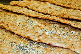 آیا وجود کنجد روی نان‌های سنتی مفید است؟