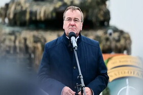 وزیر دفاع آلمان: به‌رغم اختلافات، خدمت سربازی اجباری اجرایی می‌شود