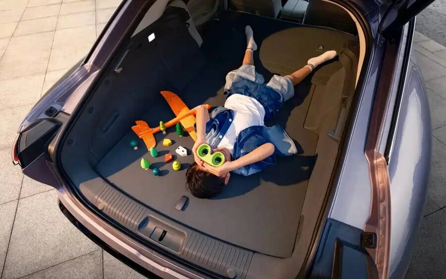 این خودرو با ۱۴ دقیقه شارژ ۳۲۰ کیلومتر پیمایش می‌کند