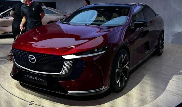 مزدا EZ-۶ هیبرید در بازار ایران چقدر می‌ارزد؟