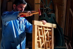 تلفیق هندسه، چوب و رنگ در گره‌چینی اصفهان + تصاویر