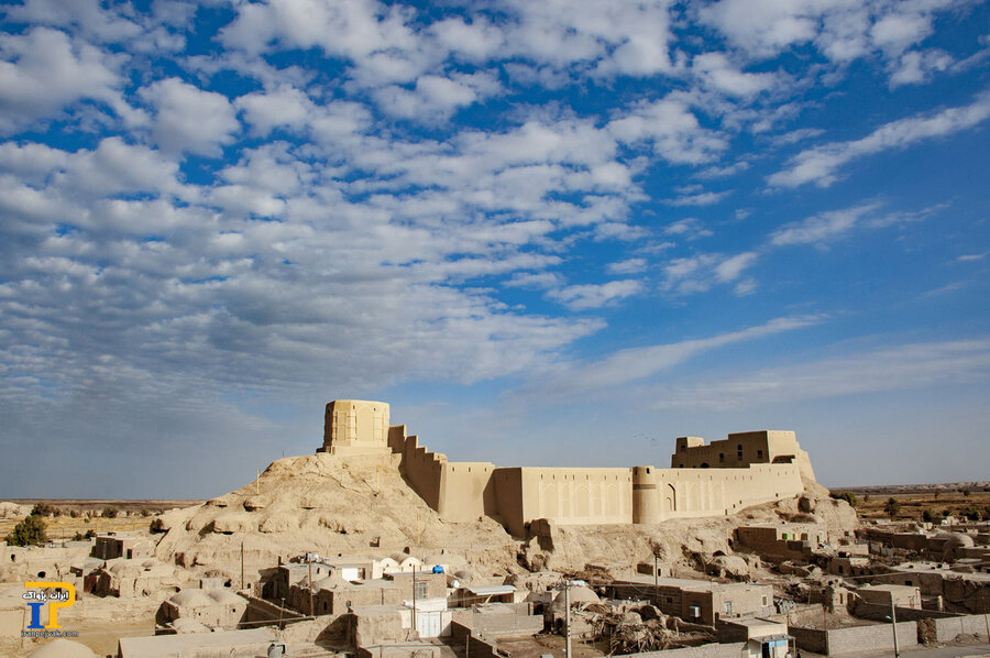 قلعه‌های کهن سه‌کوهه در هامون + فیلم