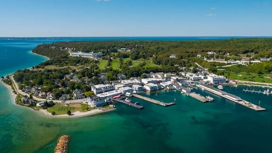 ممنوعیت تردد خودرو در جزیره مکیناک میشیگان + تصاویر