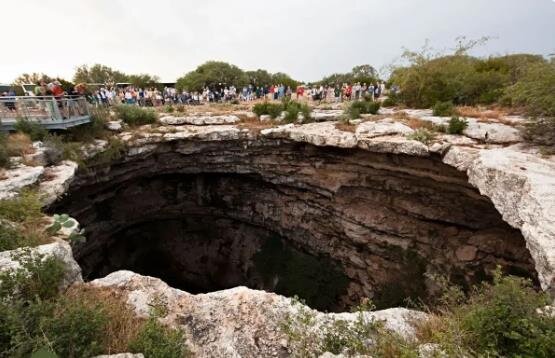 گودال شیطان؛ گودالی ترسناک با میلیونها خفاش