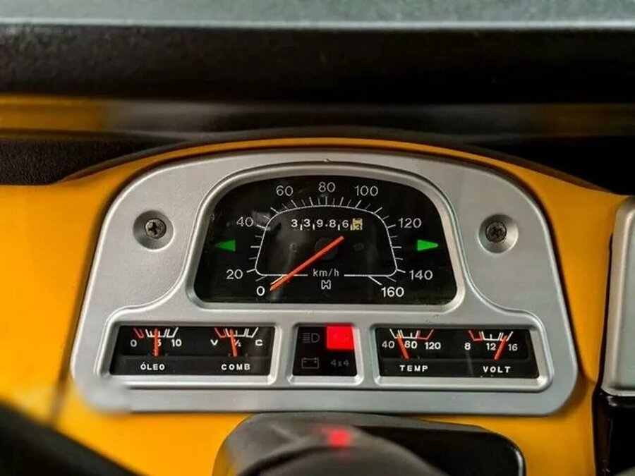 قیمت لندکروزر ۴۰ ساله با موتور مرسدس بنز