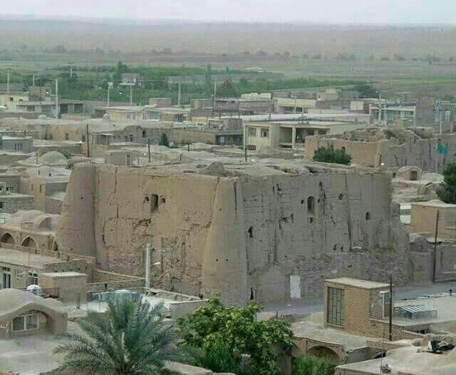 قلعه سنگ بست زواره متعلق به یکی از مقربان حسن صباح