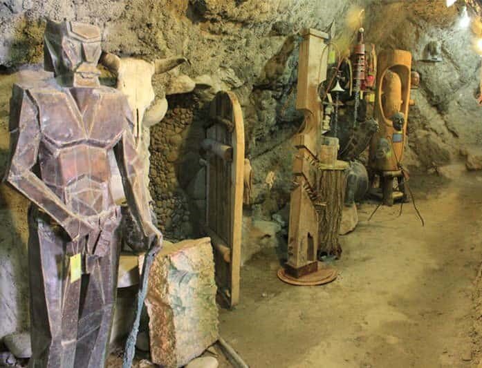 نخستین موزه خصوصی ایران؛ غار موزه وزیری در لواسان