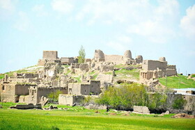 بنای تاریخی تخت خلیل در روستای گردشگری کاج