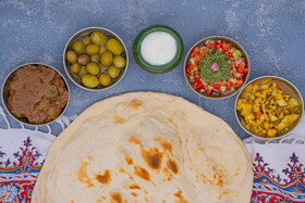 آیا مصرف ماست با ترشی سبب لک و پیس می‌شود؟