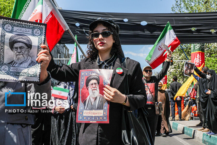 پوشش های متفاوت زنان در مراسم چهلم رهبر شهید