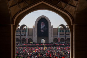در تهران، قم و مشهد چه کسانی بر پیکر رهبر شهید نماز می‌خوانند؟