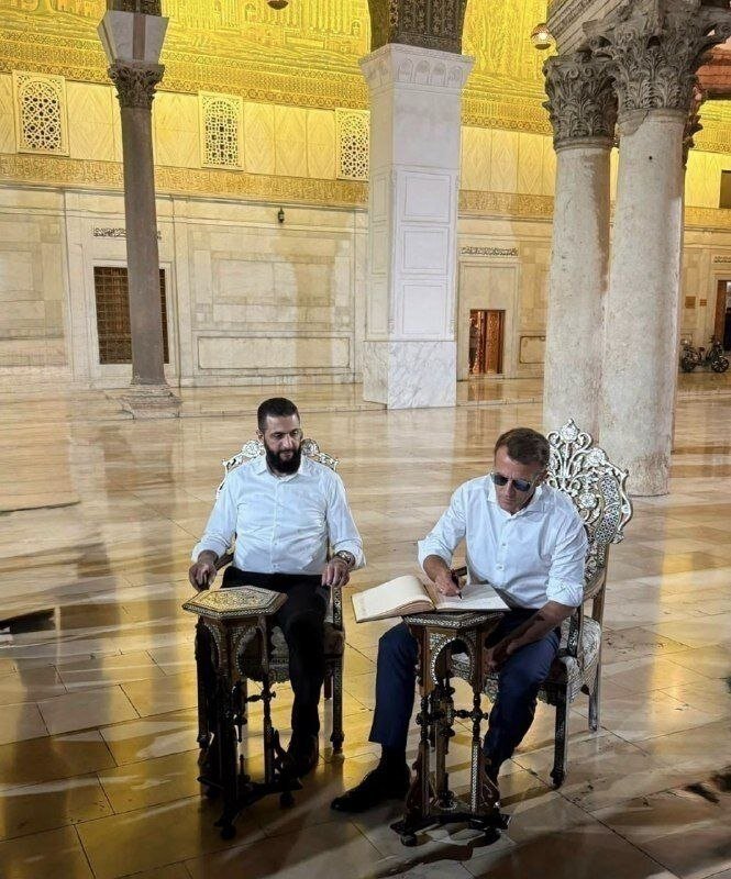 حضور الشرع و مکرون با لباس ست در مسجد اموی!
